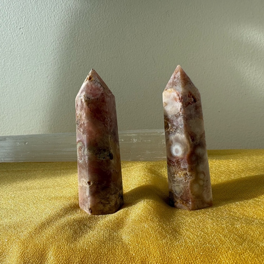 Natural Stone Obelisk Set - Brown and Cream